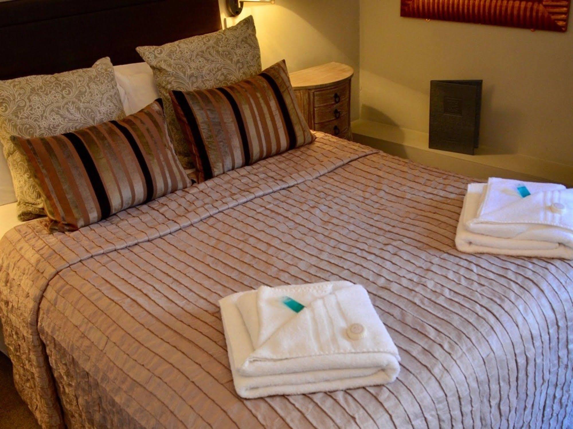Hotel White Horse & Griffin Whitby Esterno foto